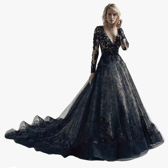 Wedding dress - Picture 2 of 4